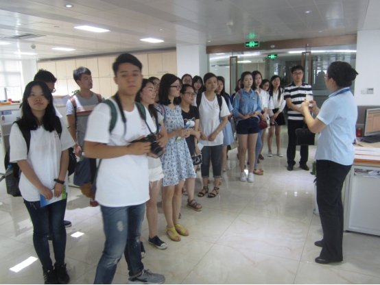 华政在校大学生至长宁公证处参观学习2.jpg